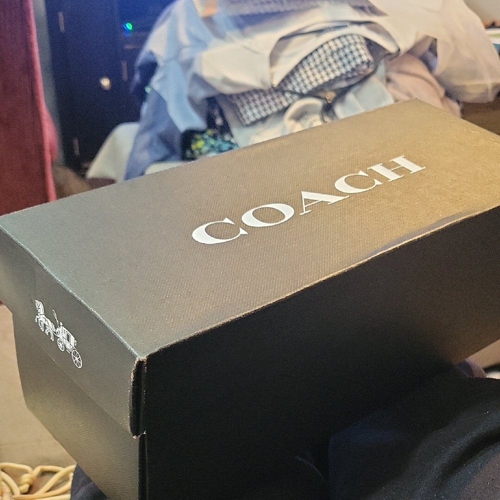 Coach Ivory Sandals with Gold Details - Picture 6 of 6
